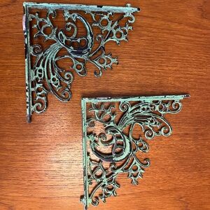 Cast iron shelf supports